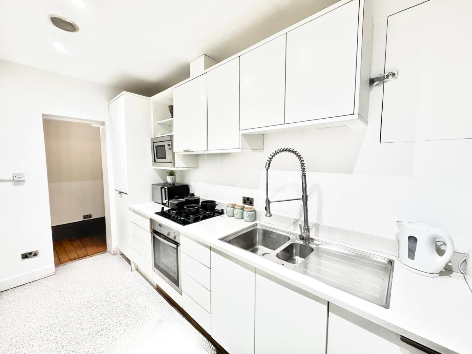 Edgware Road Beautiful Family * London