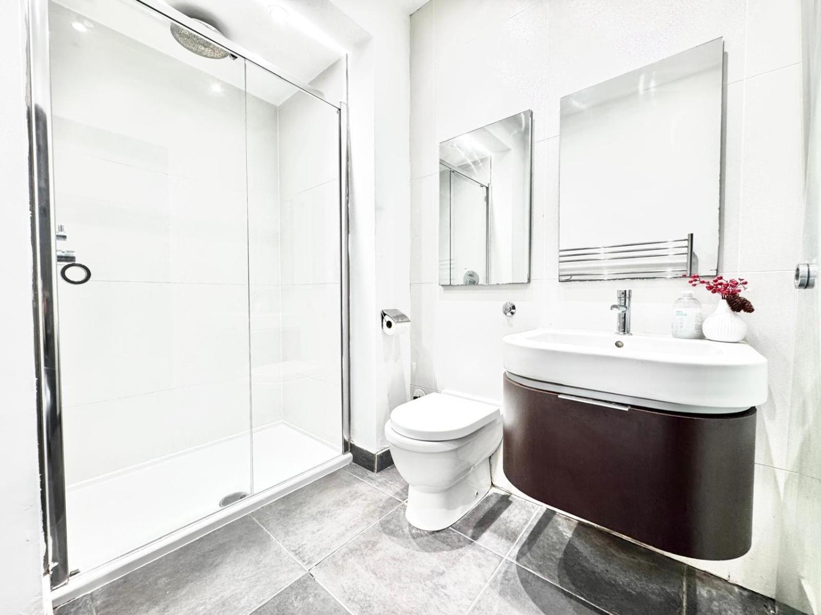 Edgware Road Beautiful Family * London