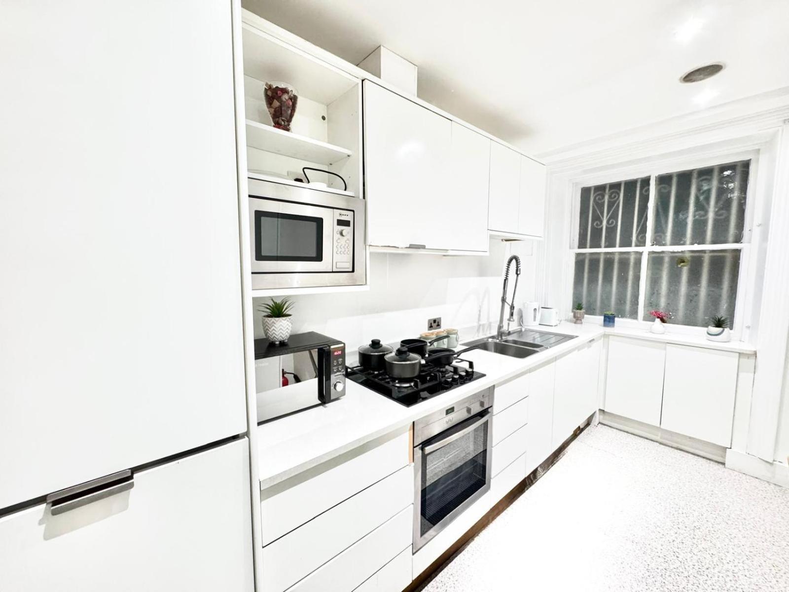 Edgware Road Beautiful Family * London